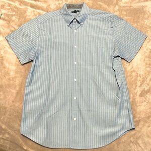 GAP Men’s Short Sleeve Original Fit Button Down Shirt